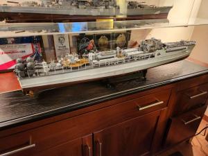 Peter Samolinski model ship display